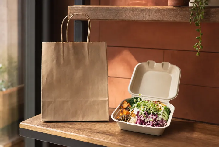 Takeaway lunch prepared on a restaurant pickup shelf
